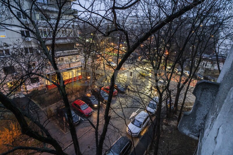 Drumul Taberei 3 camere, 4/10, bloc stradal, c-tie 1980, bucatarie mare, 2 bai