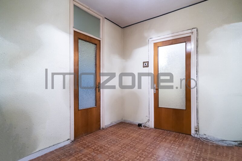 Drumul Taberei 3 camere, 4/10, bloc stradal, c-tie 1980, bucatarie mare, 2 bai