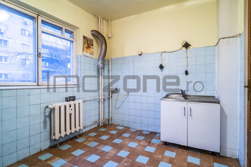 Drumul Taberei 3 camere, 4/10, bloc stradal, c-tie 1980, bucatarie mare, 2 bai